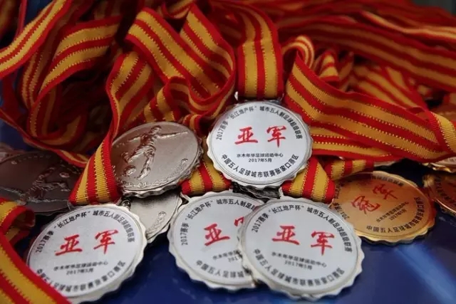 贝宁前锋谈梅西告别赛：他是我们的偶像